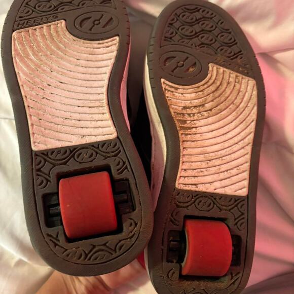 Pokemon black and red Heelys - Picture 8 of 8